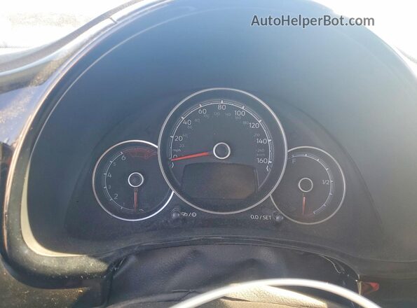 3VWFD7ATXJM714746 2018 VOLKSWAGEN BEETLE Green Սարքավորումների վահանակի տեսք