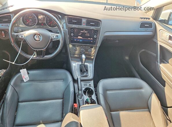 3VWG17AU7JM258176 2018 VOLKSWAGEN GOLF White Widok deski rozdzielczej