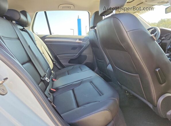 3VWG57AU6MM005018 2021 VOLKSWAGEN GOLF White უკანა სავარძლების ხედი