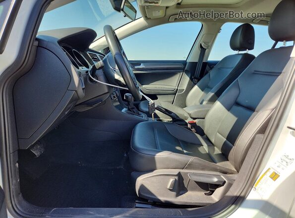 3VWG57AU6MM005018 2021 VOLKSWAGEN GOLF White წინა სალონის ხედი