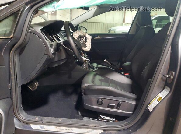 3VWH17AU0HM509327 2017 VOLKSWAGEN GOLF Gray Front interior view