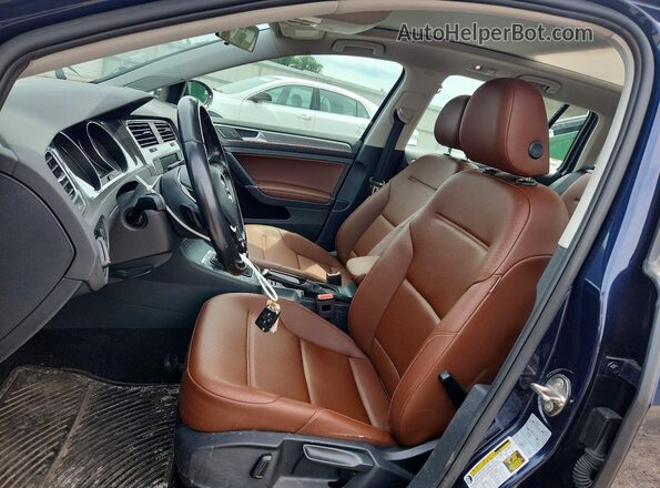 3VWH17AU1HM538786 2017 VOLKSWAGEN GOLF Blue Front interior view