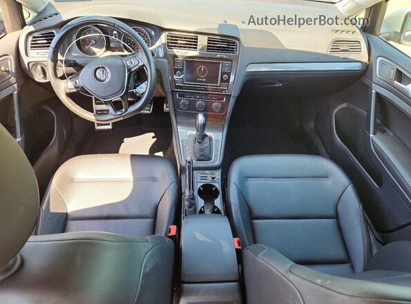 3VWH17AU2KM506422 2019 VOLKSWAGEN GOLF Black Vista del salpicadero