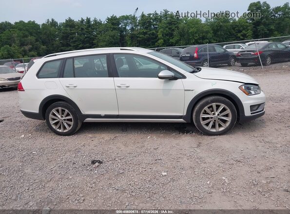 3VWH17AU4HM510058 2017 VOLKSWAGEN GOLF White Widok wnętrza z tyłu