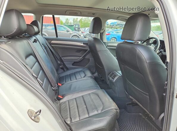 3VWH17AU5HM521313 2017 VOLKSWAGEN GOLF White უკანა სავარძლების ხედი