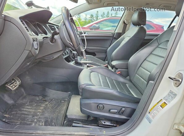 3VWH17AU5HM521313 2017 VOLKSWAGEN GOLF White წინა სალონის ხედი