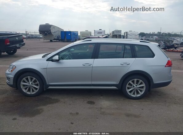 3VWH17AU8HM507843 2017 VOLKSWAGEN GOLF Silver 360 interior view