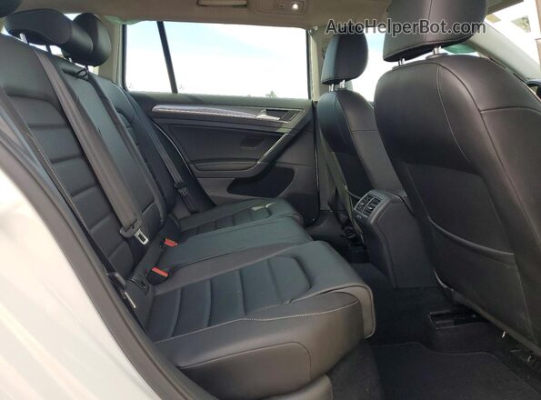 3VWH17AU8HM533889 2017 VOLKSWAGEN GOLF White Rear seats view