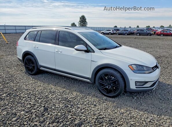 3VWH17AU8HM533889 2017 VOLKSWAGEN GOLF White Front right