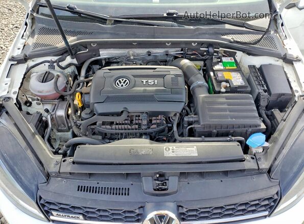 3VWH17AU8HM533889 2017 VOLKSWAGEN GOLF White Rear interior view