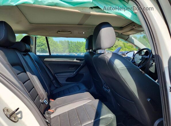 3VWH17AU9HM503381 2017 VOLKSWAGEN GOLF White Widok tylnych siedzeń