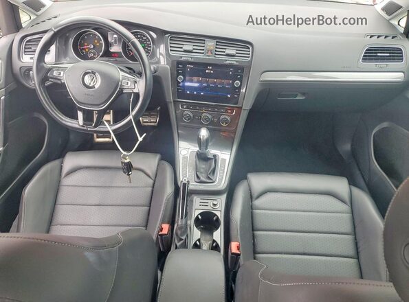 3VWH17AUXJM754528 2018 VOLKSWAGEN GOLF Red Dashboard view