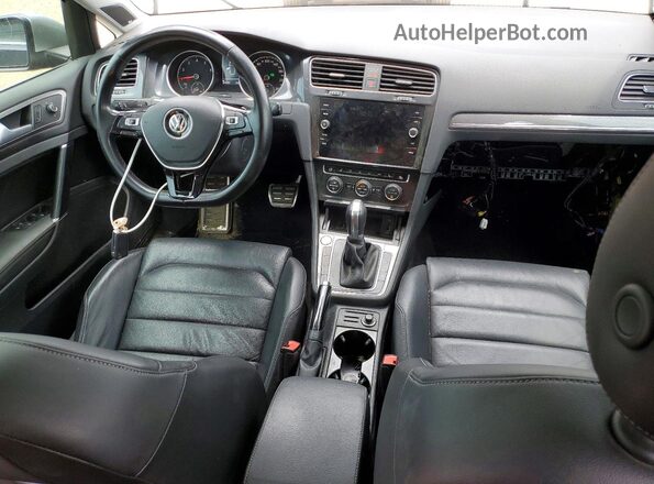 3VWH17AUXJM764783 2018 VOLKSWAGEN GOLF Black Vista del salpicadero