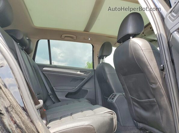 3VWH17AUXJM764783 2018 VOLKSWAGEN GOLF Black Vista de los asientos traseros