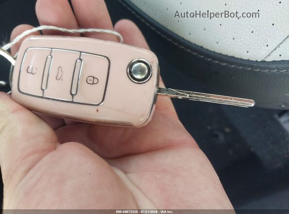 3VWJ17AT7HM617260 2017 VOLKSWAGEN BEETLE White Widok deski rozdzielczej