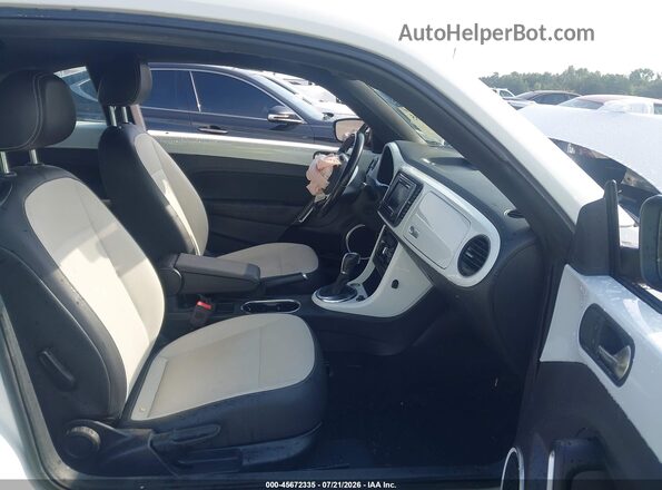 3VWJ17AT7HM617260 2017 VOLKSWAGEN BEETLE White Widok wnętrza z przodu
