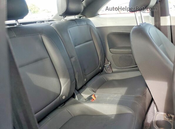 3VWJ17AT8HM606865 2017 VOLKSWAGEN BEETLE White უკანა სავარძლების ხედი