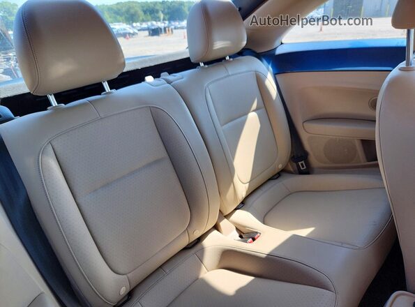 3VWJD7AT2KM717653 2019 VOLKSWAGEN BEETLE Blue Rear seats view