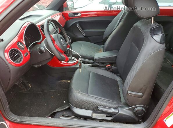 3VWJD7AT2KM719368 2019 VOLKSWAGEN BEETLE Red Вид салону спереду