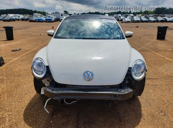 3VWJD7AT4JM710556 2018 VOLKSWAGEN BEETLE Белый Вид спереди