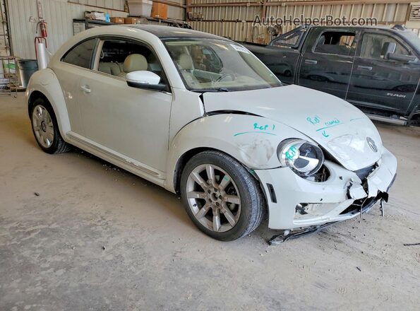 3VWJD7AT4KM708209 2019 VOLKSWAGEN BEETLE White Delantero derecho
