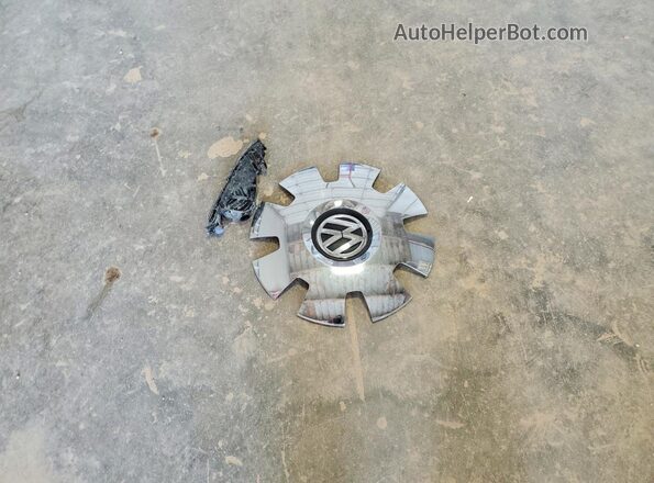 3VWJD7AT4KM708209 2019 VOLKSWAGEN BEETLE White Vista del compartimento del motor