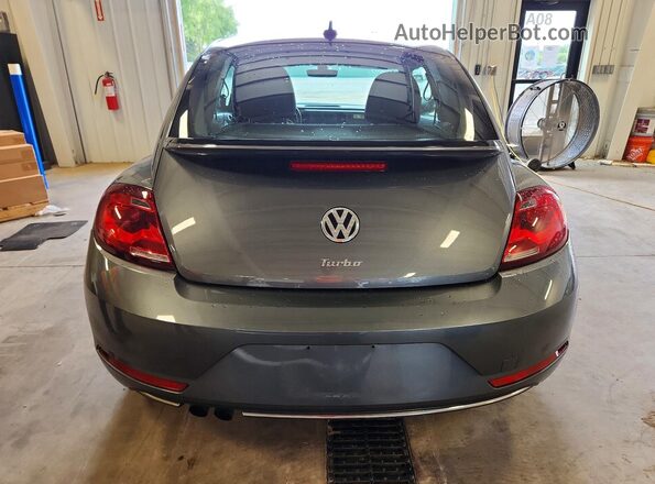 3VWJD7AT8JM712892 2018 VOLKSWAGEN BEETLE Серый Вид сзади