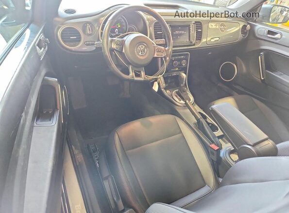 3VWJD7AT8JM712892 2018 VOLKSWAGEN BEETLE Серый Вид панели приборов
