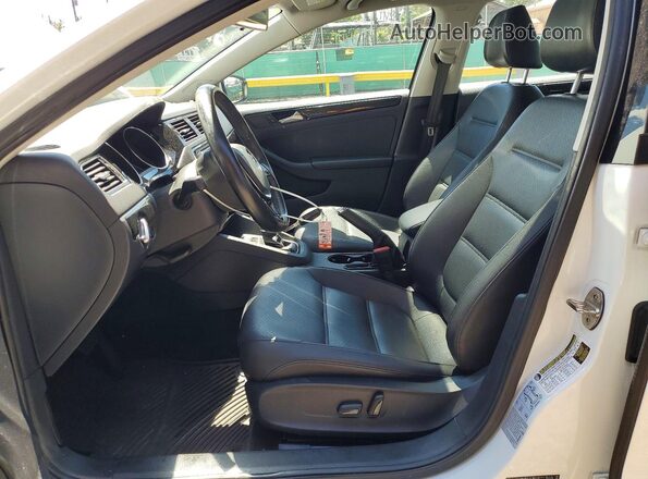 3VWL17AJ0HM211313 2017 VOLKSWAGEN JETTA White Front interior view