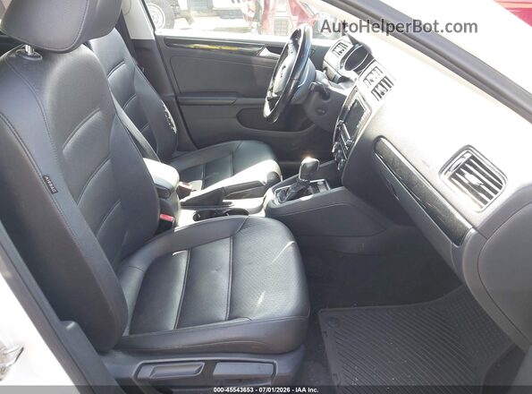 3VWL17AJ7HM376498 2017 VOLKSWAGEN JETTA White წინა სალონის ხედი