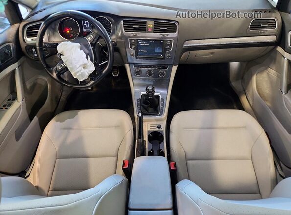 3VWM17AU3HM534530 2017 VOLKSWAGEN GOLF Black Vista del salpicadero