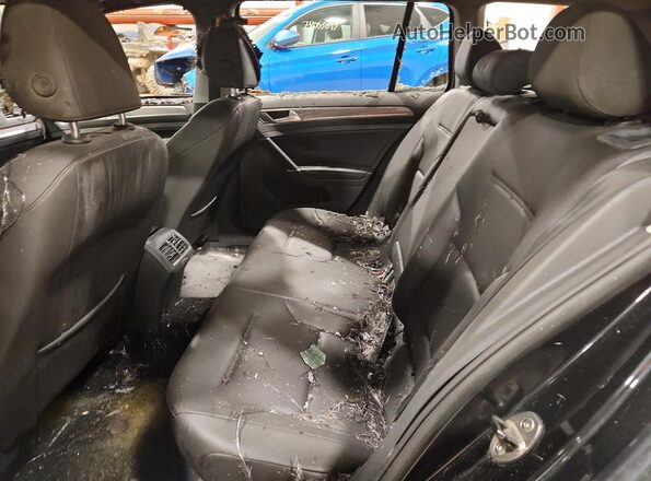 3VWM17AU5HM523688 2017 VOLKSWAGEN GOLF Black Widok tylnych siedzeń