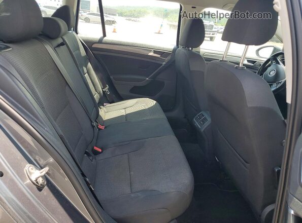 3VWY57AU4KM511772 2019 VOLKSWAGEN GOLF Silver Widok tylnych siedzeń