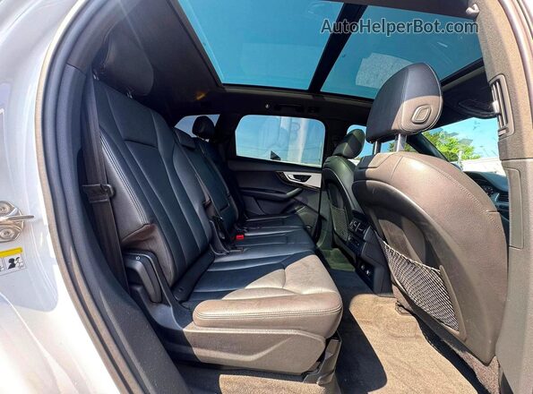 WA1LHAF7XJD045466 2018 AUDI Q7 Белый Вид сзади