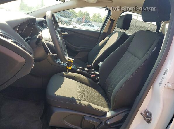 1FADP3F29HL283831 2017 FORD FOCUS White Вид панелі приладів
