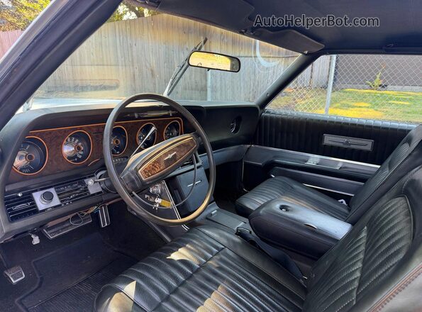 8J83N107886 1968 FORD THUNDERBIRD White Engine compartment view
