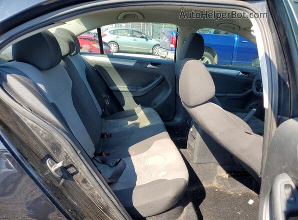 3VW167AJ5HM320388 2017 VOLKSWAGEN JETTA Черный Вид задней части салона