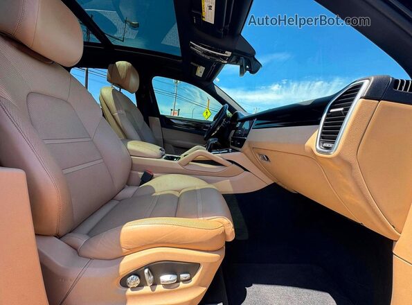 WP1AA2AY7KDA09385 2019 PORSCHE CAYENNE Charcoal Widok z przodu