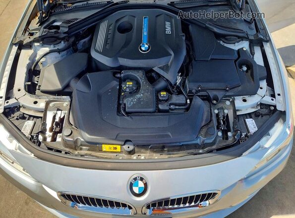 WBA8E1C56HK480348 2017 BMW 3 SERIES Silver Vista del compartimento del motor