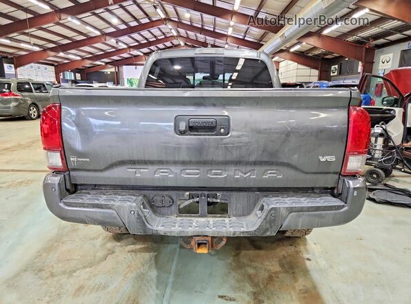 3TMCZ5AN9JM135518 2018 TOYOTA TACOMA Gray Front interior view