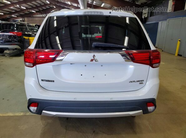 JA4AZ3A32GZ004569 2016 MITSUBISHI OUTLANDER White წინა სალონის ხედი