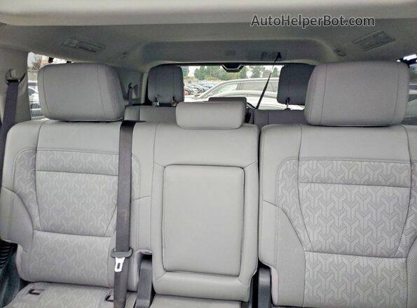 7SVAAABA4RX042694 2024 TOYOTA SEQUOIA Синий Вид задней части салона