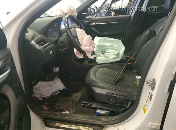 WBXHU7C37H5H37190 2017 BMW X1 White Vista del salpicadero