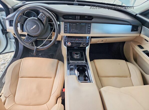 SAJBS4FX7JCY54340 2018 JAGUAR XF Белый Вид панели приборов