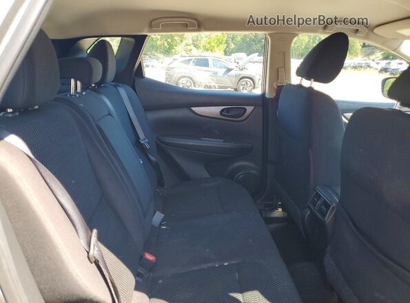 JN1BJ1CR6JW257381 2018 NISSAN ROGUE Silver Вид задньої частини салону