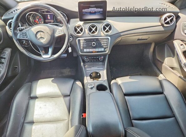 WDCTG4EB7KU005664 2019 MERCEDES-BENZ GLA Black ხელსაწყოთა პანელის ხედი