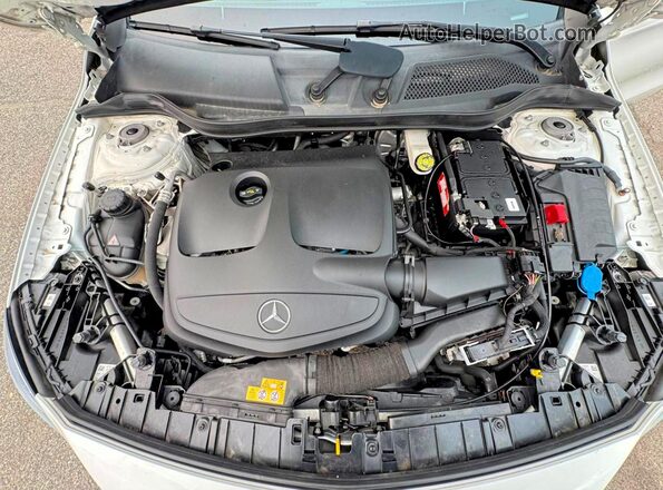 WDCTG4EB1KU004669 2019 MERCEDES-BENZ GLA White Vista interior delantera