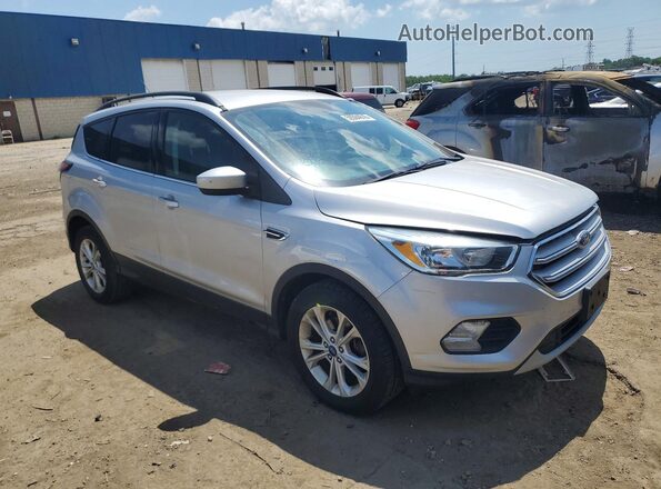 1FMCU0GD4JUB22229 2018 FORD ESCAPE Silver წინა ხედი