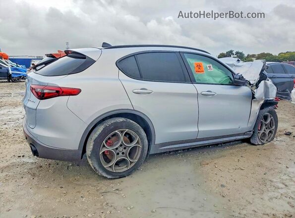 ZASPAKBN0N7D46121 2022 ALFA ROMEO STELVIO Silver Front right