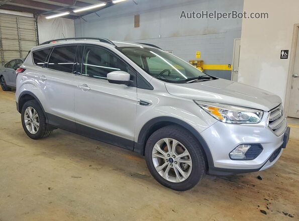 1FMCU0GD0JUB36595 2018 FORD ESCAPE Серебряный Вид спереди